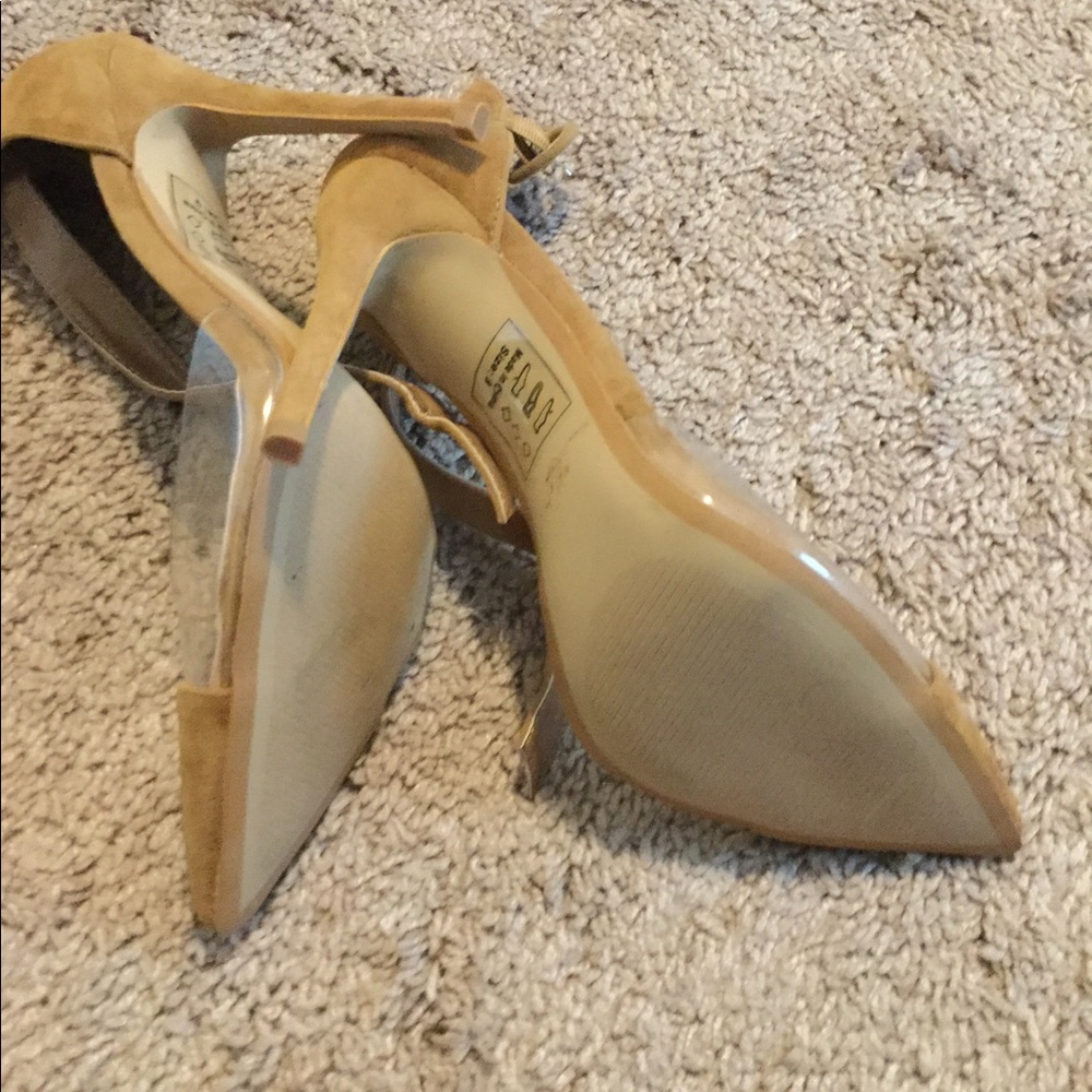 Heels - Picture 4 of 4